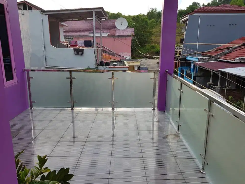 Pagar balkon dan reling tangga stainless steel kaca 8mm