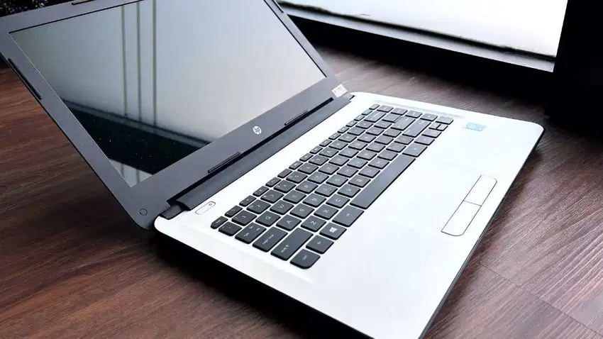 Laptop white Hp Core i3 Ram 8GB Mulus Like New