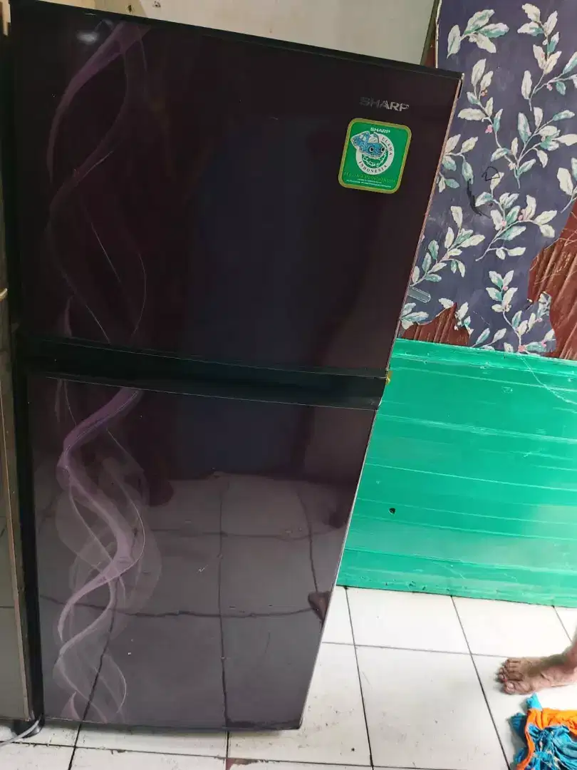 Di jual kulkas Sharp 2 pintu