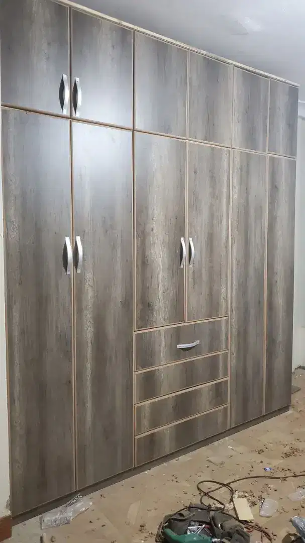 ALmari pakaian,wardrobe,desain kamar tidur, lemari pakaian full plafon