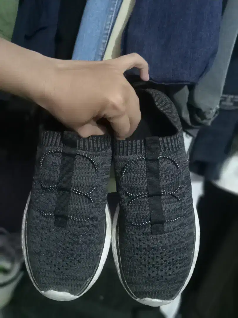 Sepatu slip on Max Fashion size 41