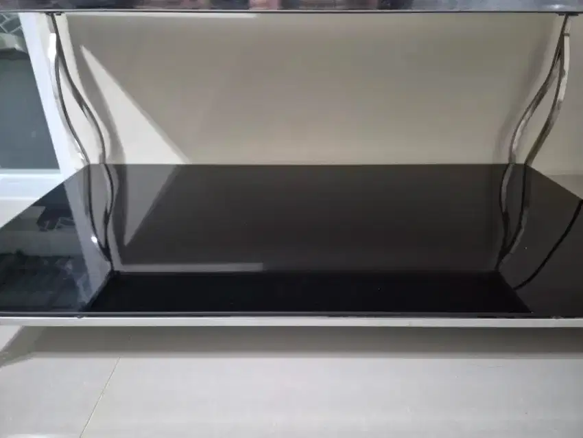 Meja tamu kaca informa