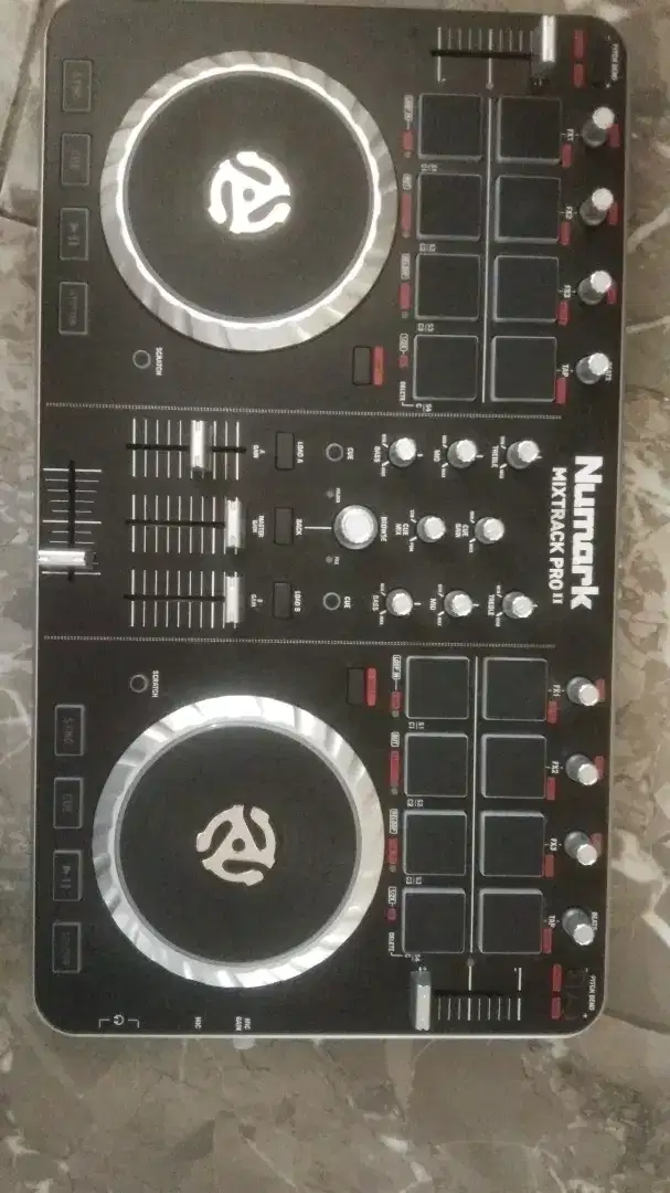 Dj controller numark mixtrack pro II