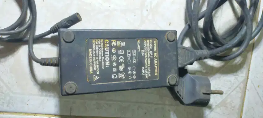 Laptop universal adaptor 12v - 24v