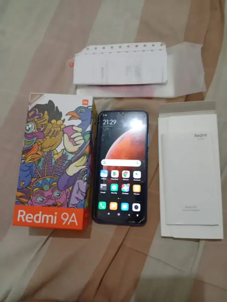 Di jual Red mi  9 A. Kondisi bagus. Ada dus & book