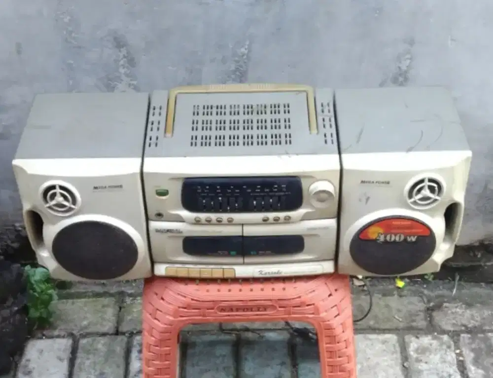 Radio dan tape kaset pita normal