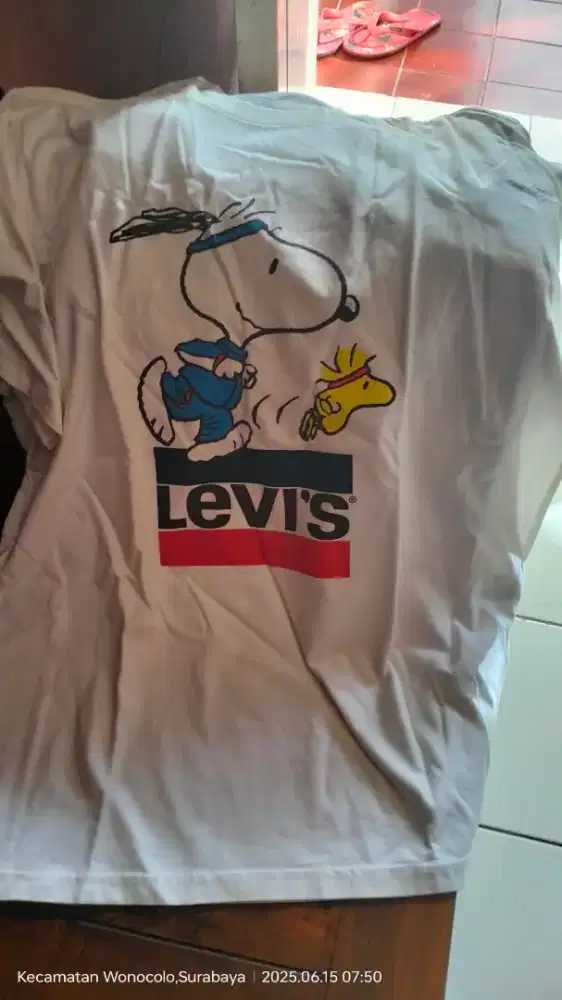 Tshirts edisi Snoopy merk Levis