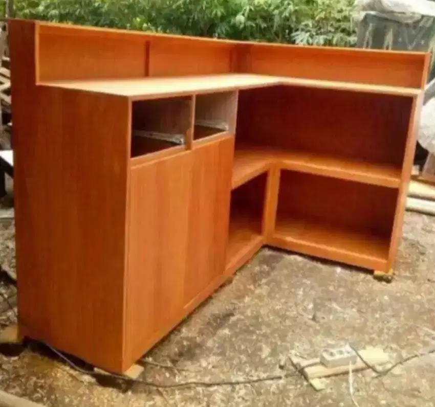 Meja bar / resepsionis