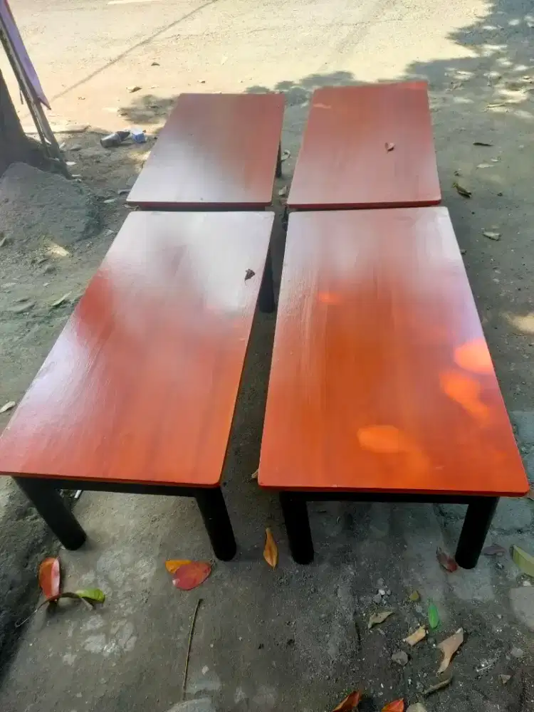 Meja lesehan serbaguna