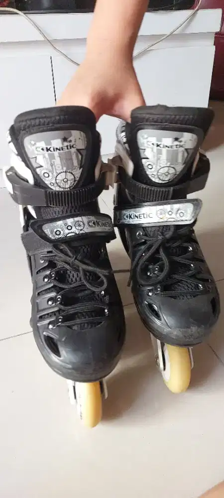 Dijual murah sepatu roda anak, kondisi 90% bagus