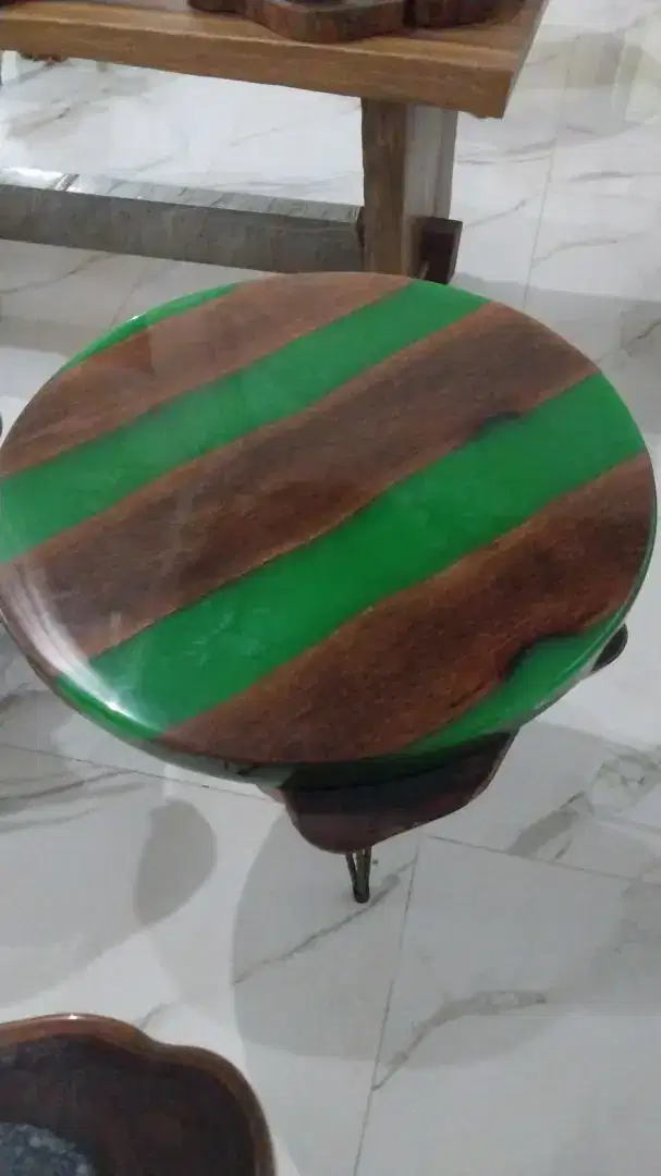 Meja resin kaki fosil kayu kopi