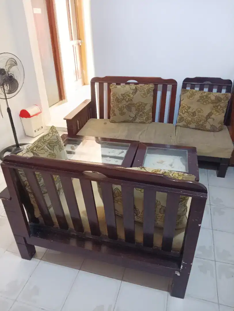 MEJA & KURSI RUANG TAMU