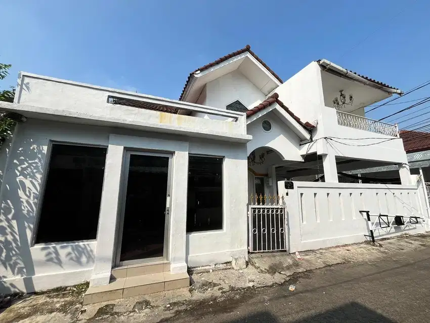 DIJUAL RUMAH 2 LANTAI PINGGIR JALAN