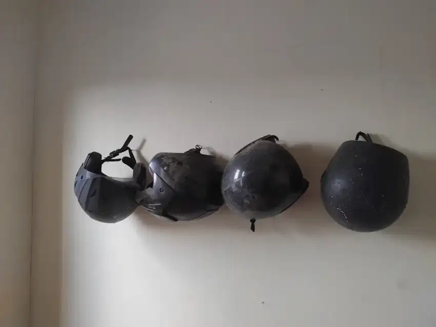 Helm Bekas Hitam