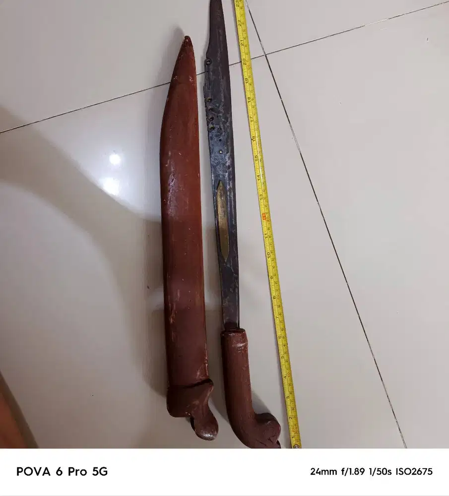 mandau tua apa adanya seoerti gambar