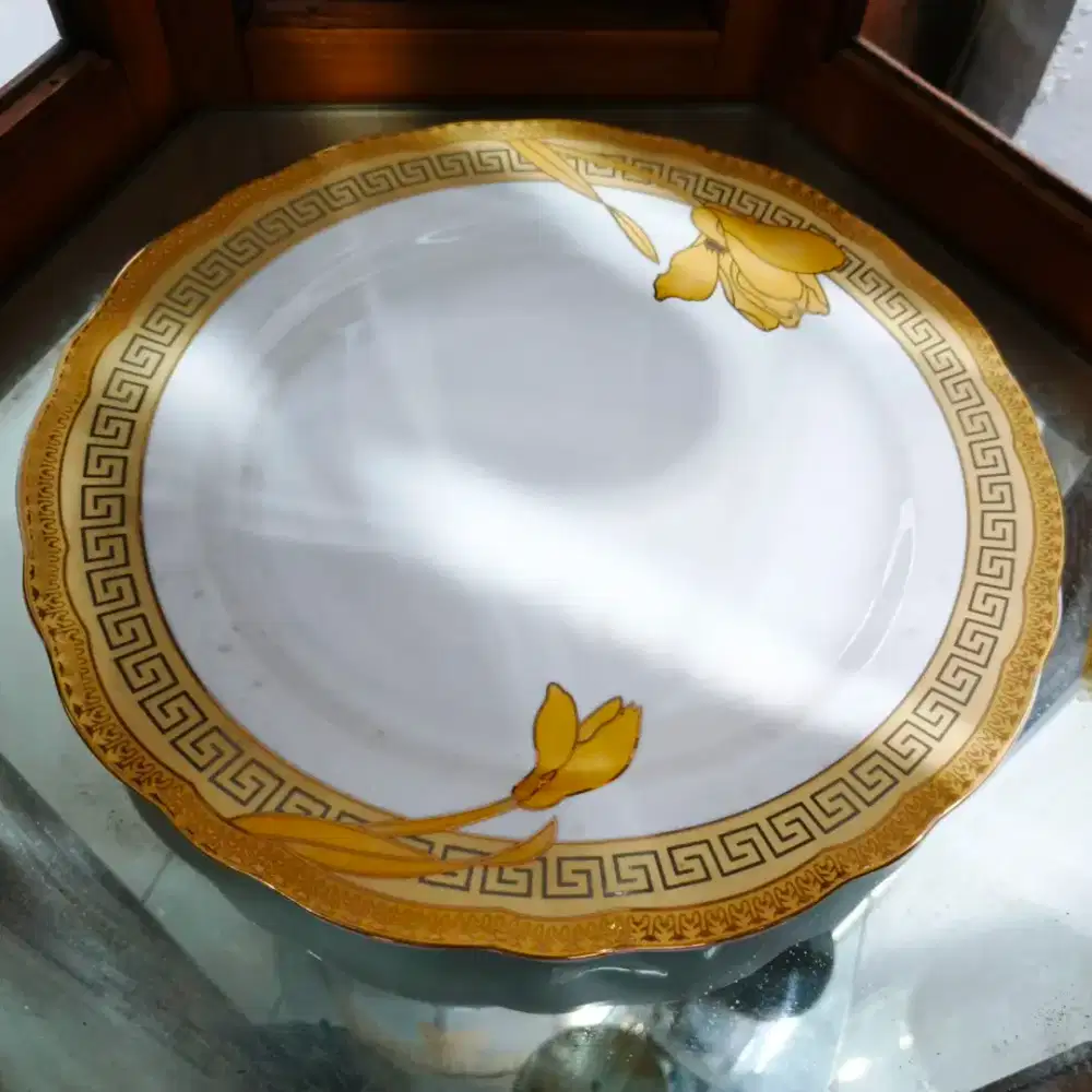 Piring besar Vicenza Lily
