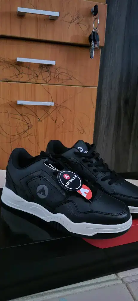 Sepatu air walk hitam