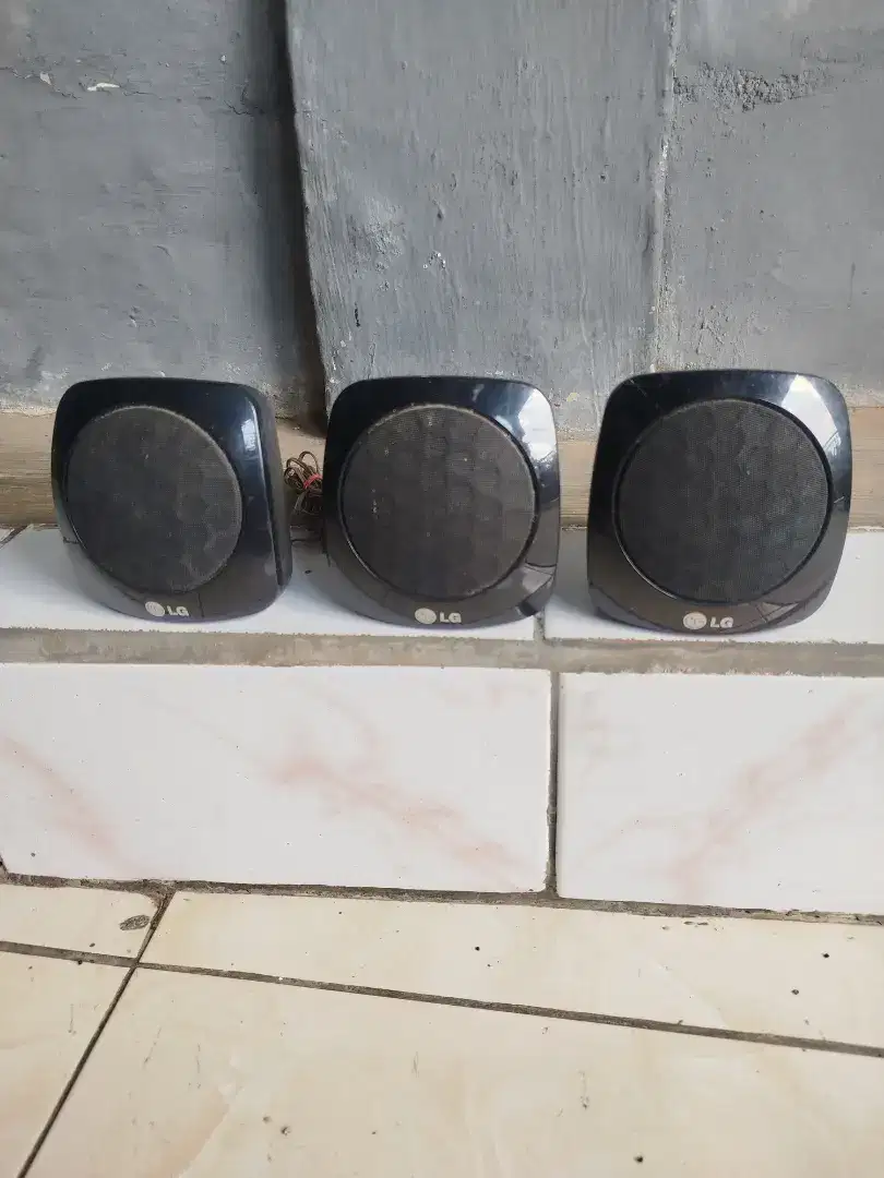 Speaker LG tiga unit