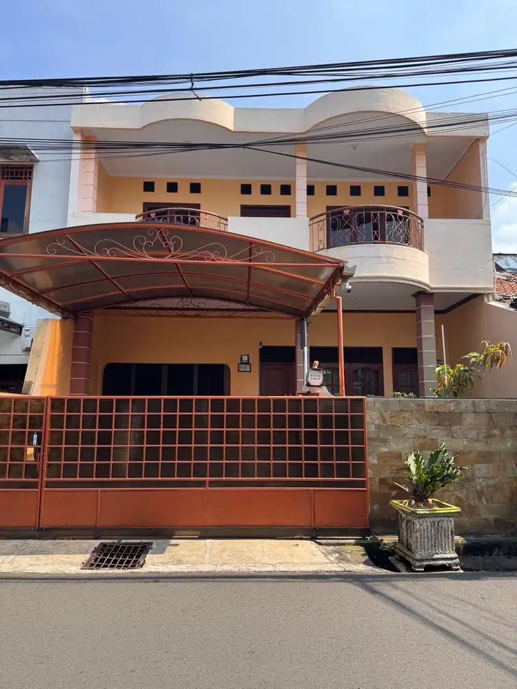 Sale Jual Rumah Luas Strategis Tengah Jakarta (Cocok Bisnis Kost)