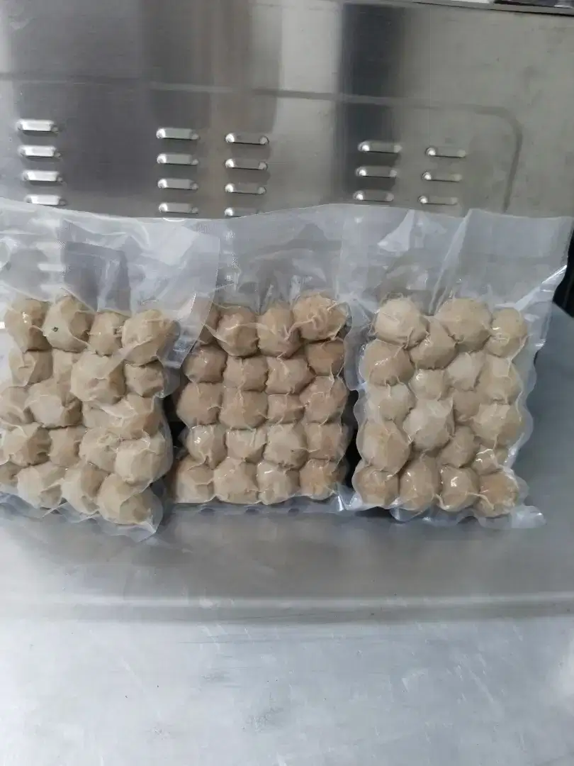 Supplier bakso frozen. Bakso sapi murni dagan daging pilihan.