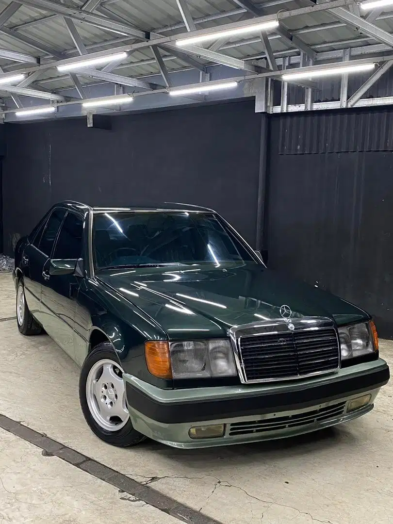 Mercedes Benz W124 300E M/T Tahun 1990