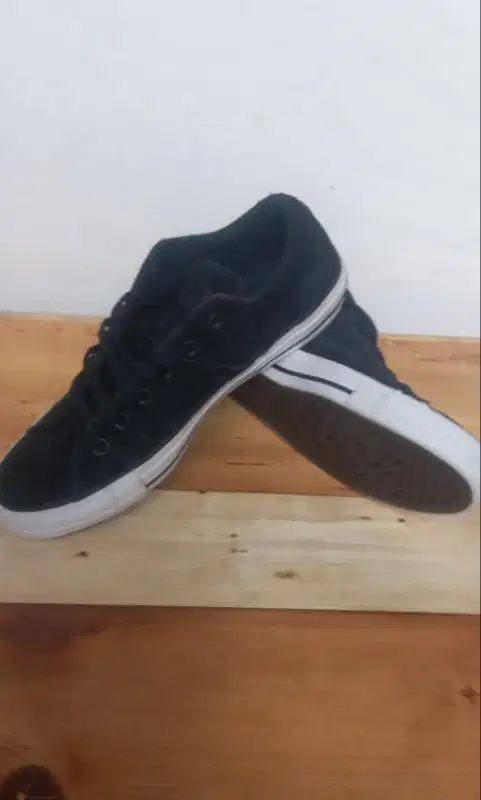 Comperse suede hitam