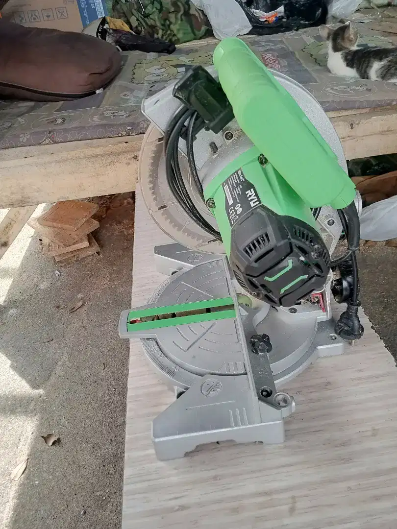 Mesin potong cuting miter Saw ryu