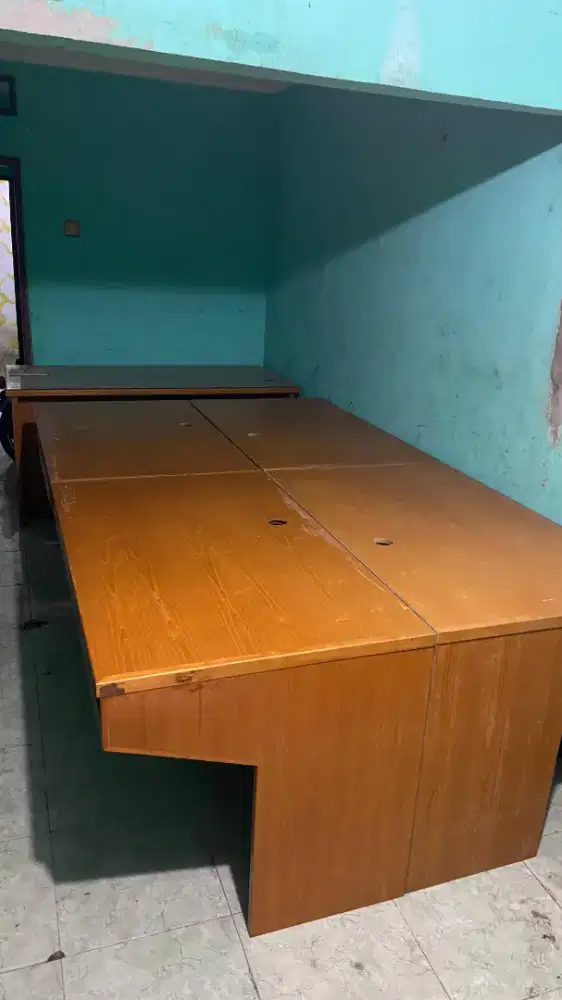 Meja staf 1 set (4 pcs) mulus