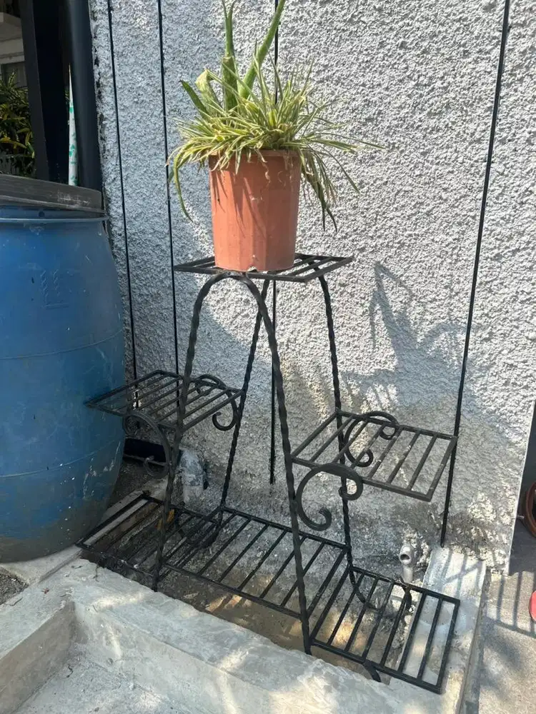 Rak tanaman bahan besi