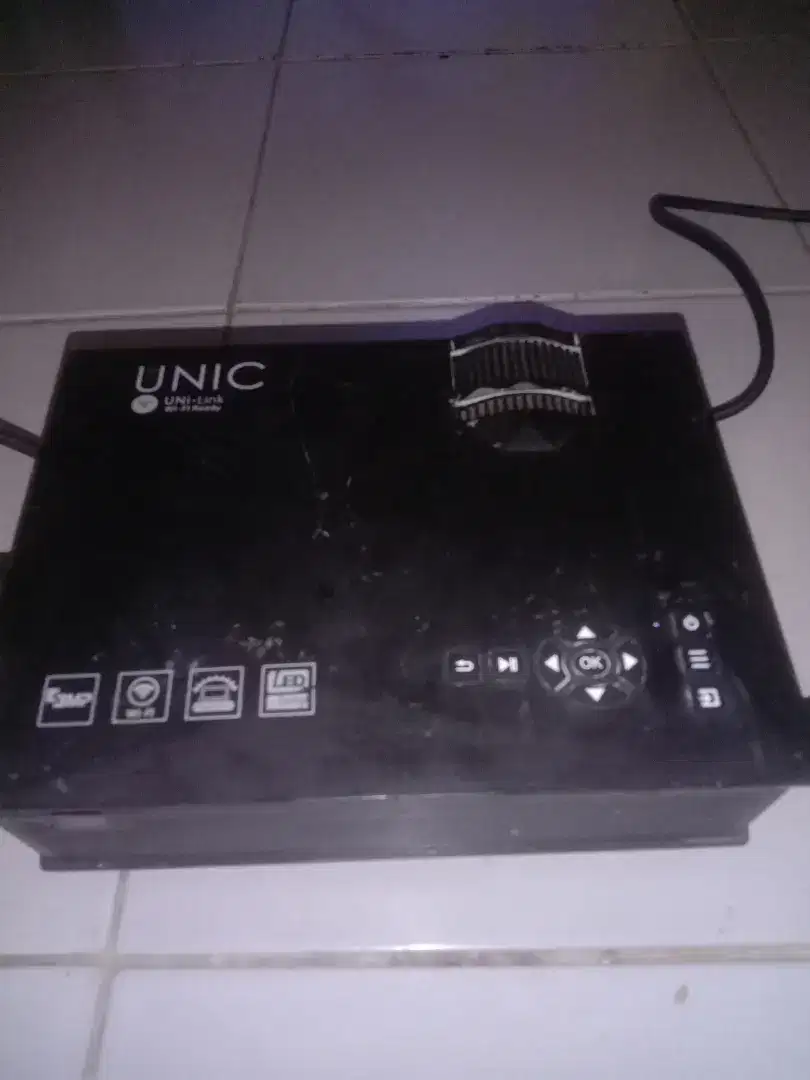 Proyektor mini unic uc 46