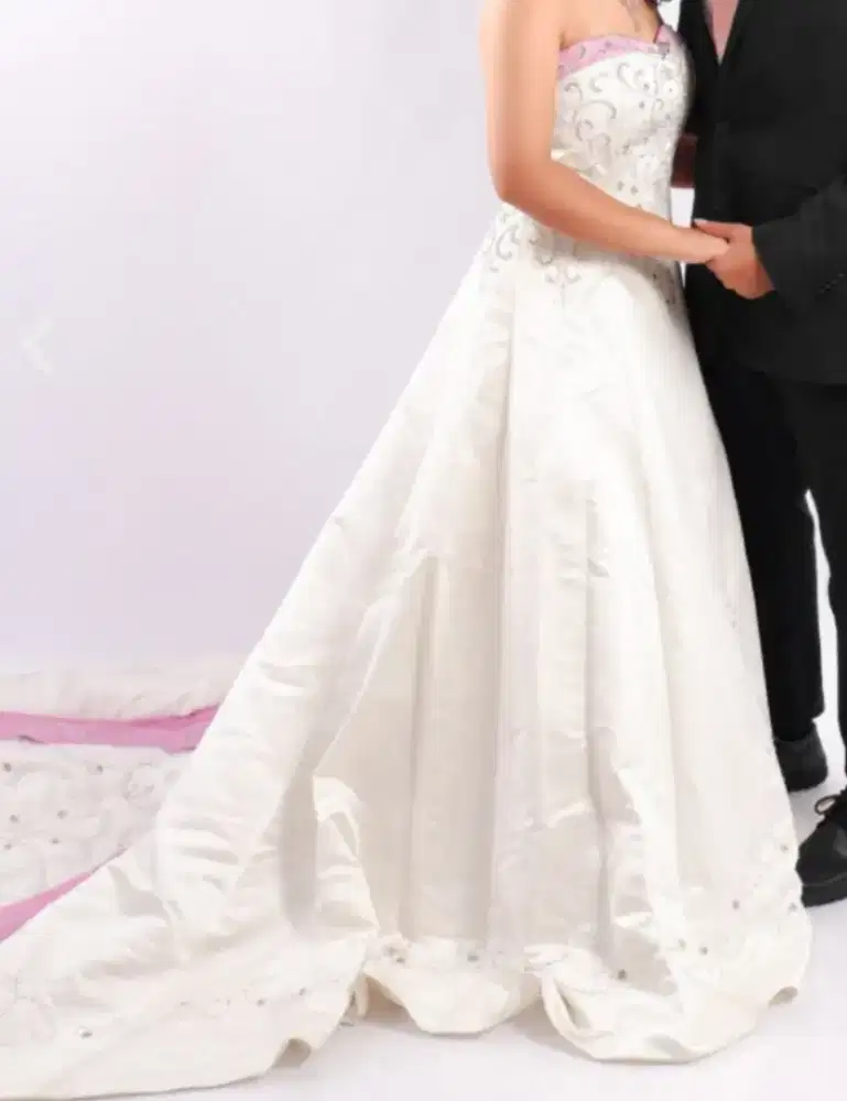 Gaun pengantin merk Alfred Angelo