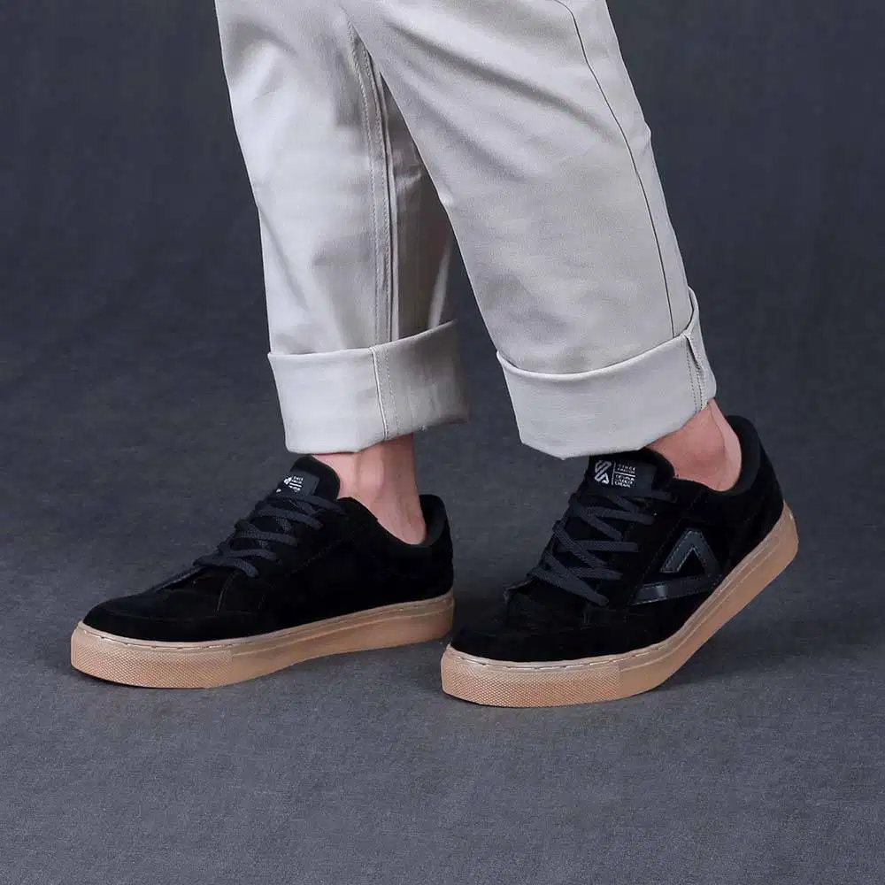 Sepatu Casual Pria Suede KZS 419