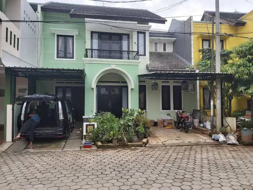 Disewakan Rumah 2 Lantai; LT/LB : 147/180