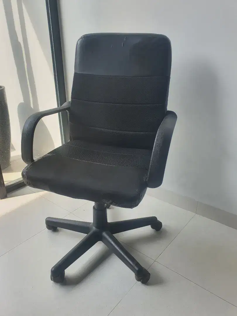 Kursi kantor merk informa
