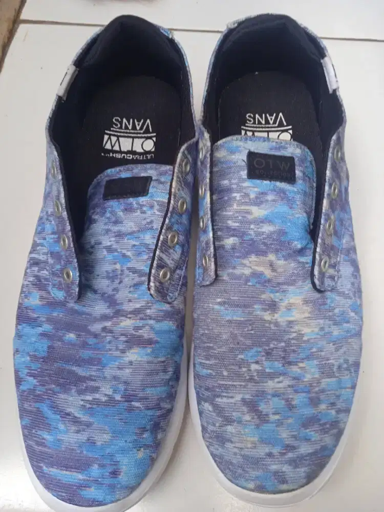 Di jual sepatu merk vans asli