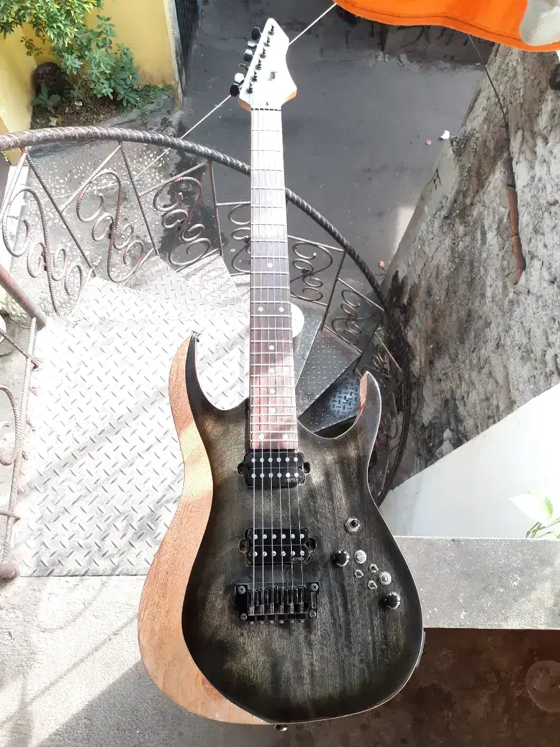 Schecter Reaper 6