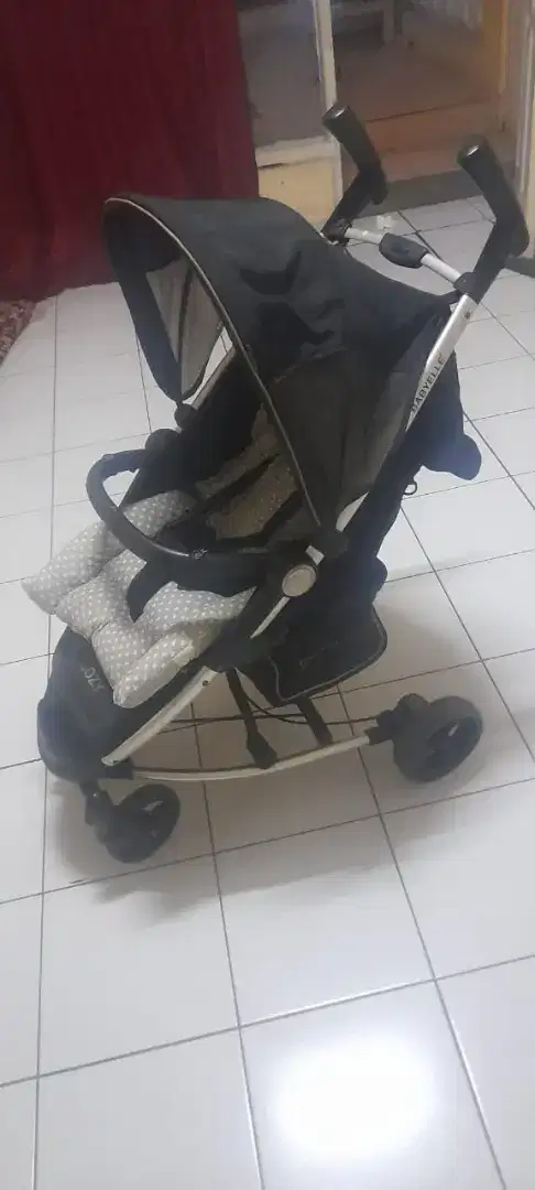 Stroller bayi masih mulus & berfungsi semua