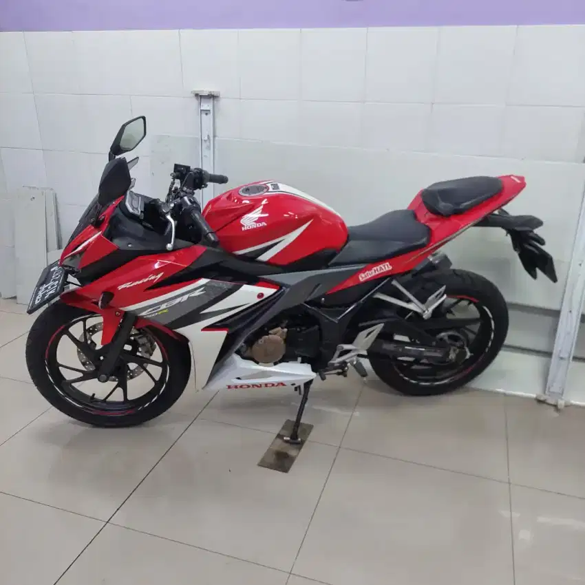 Honda CBR 150R 2017 dp 500ribu