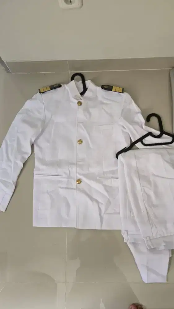 Baju setelan pelaut / pelayaran