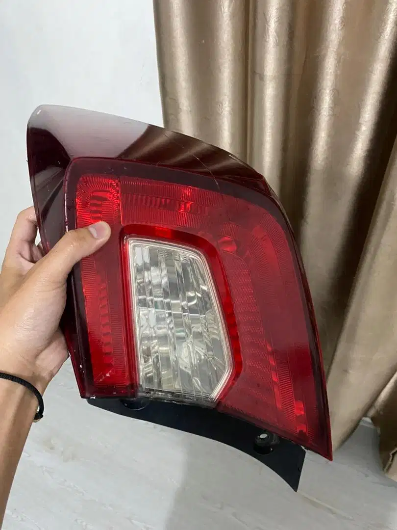 Lampu belakang kanan honda brio satya original bawaan