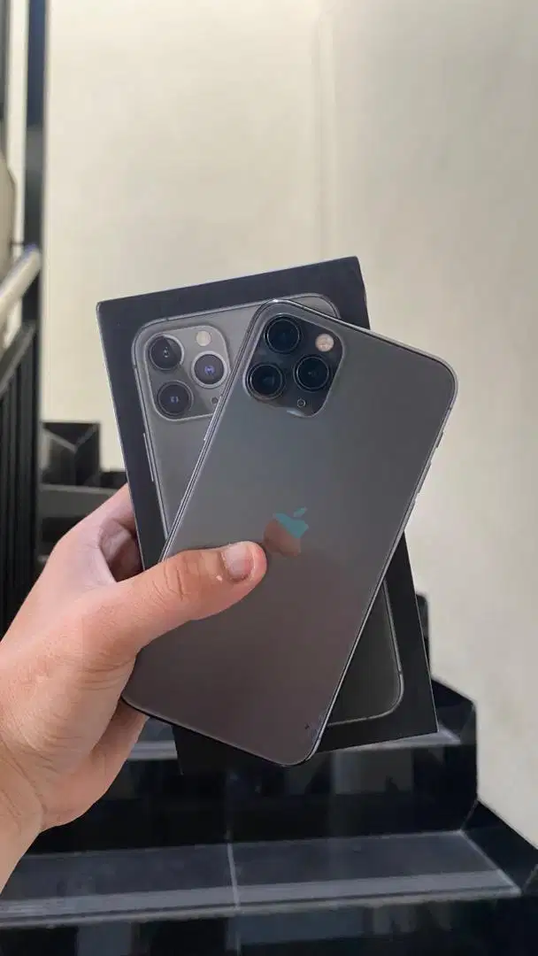 iphone 11 pro 256gb inter all operator fullset lecet pemakaian