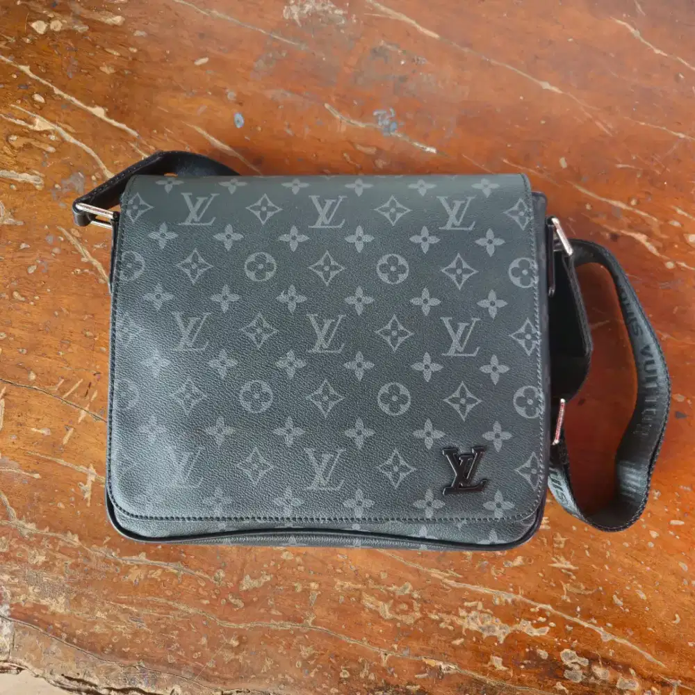 LV MESSAGER BAG FOR MEN