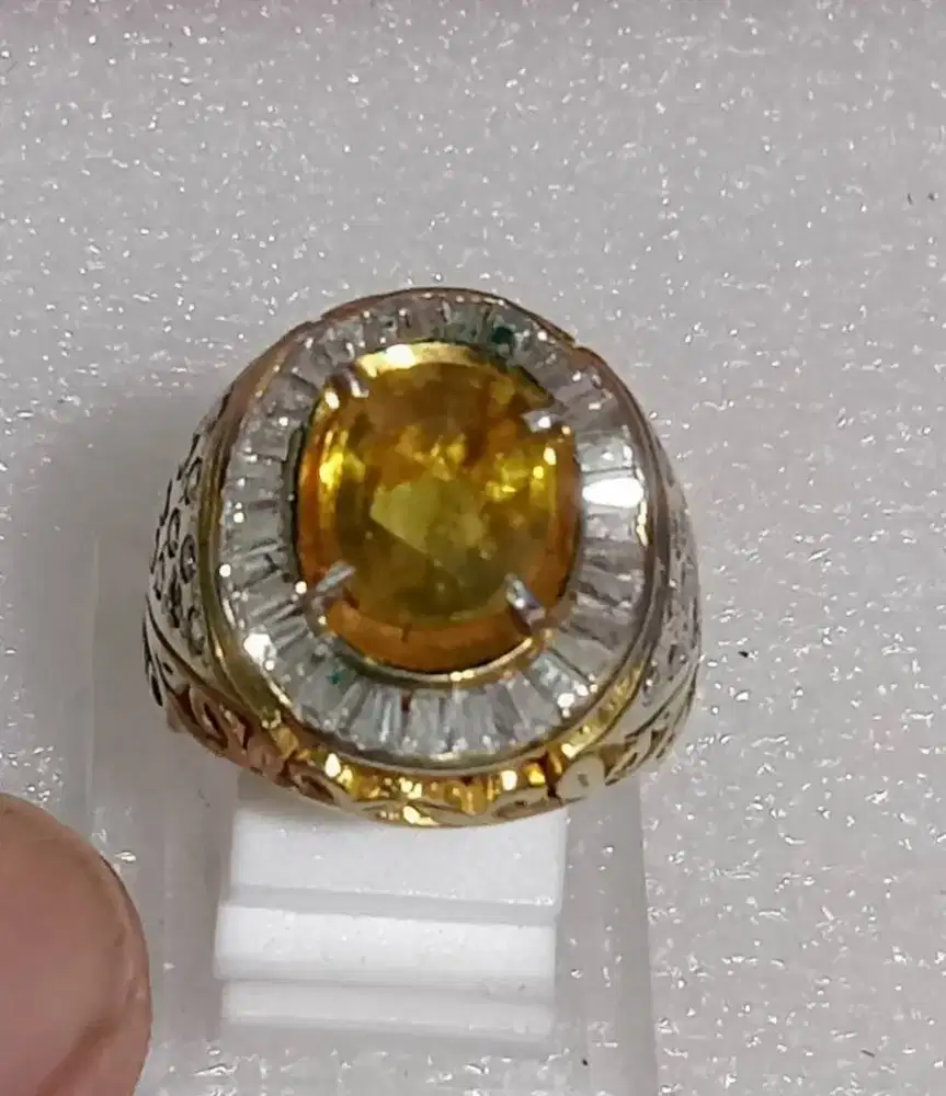 Natural yellow safir tanzania