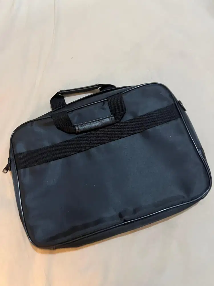 Tas Laptop Hitam