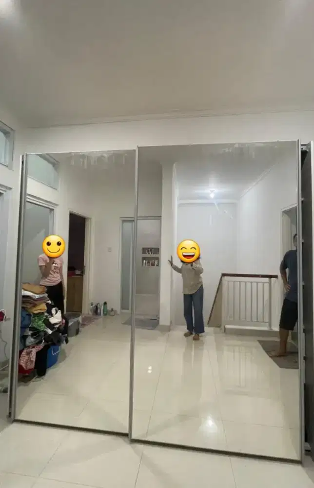 LEMARI SLIDING FULL KACA MERK INFORMA