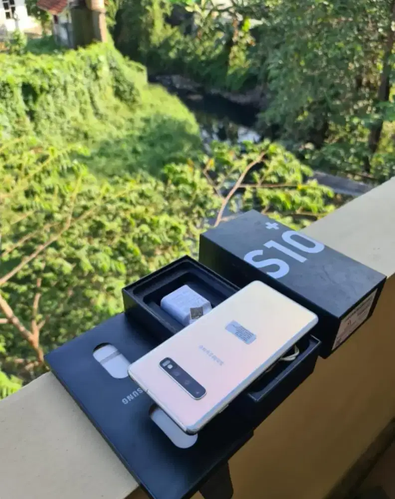 Samsung Galaxy S10 Plus 8/128 GB SEIN Kondisi Bagus Siap Pakai