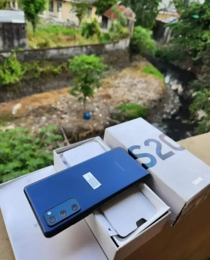Samsung Galaxy S20 8/128 GB SEIN Kondisi Bagus Siap Pakai