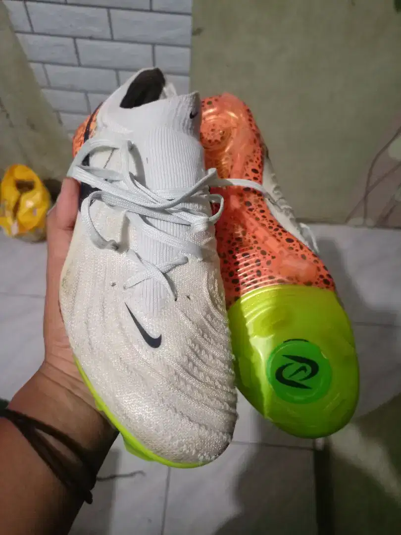 Sepatu bola nike phantom