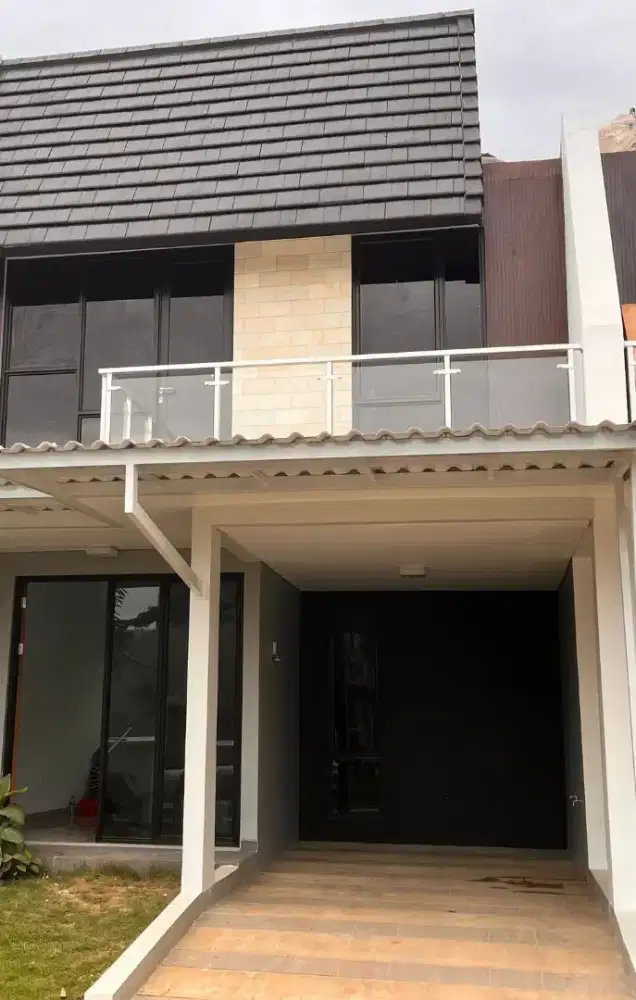 Disewakan Rumah Baru Menghadap Taman Perumahan