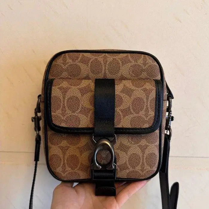 tas coach slingbag